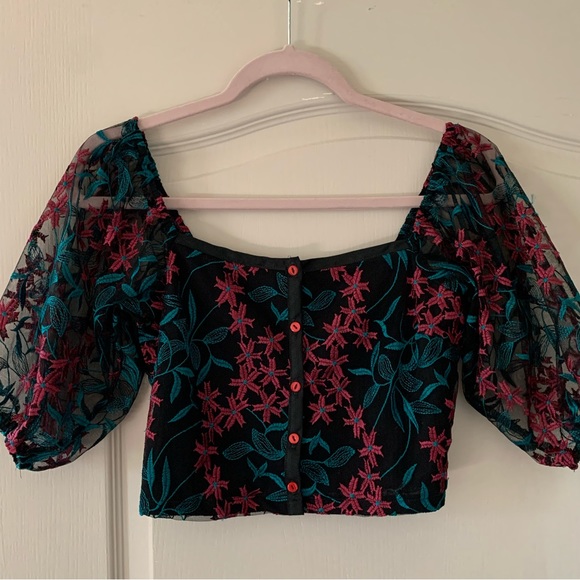 ⭐️3/$20 Floral sheer puffed sleeve Tudor blouse, xs - Picture 2 of 7